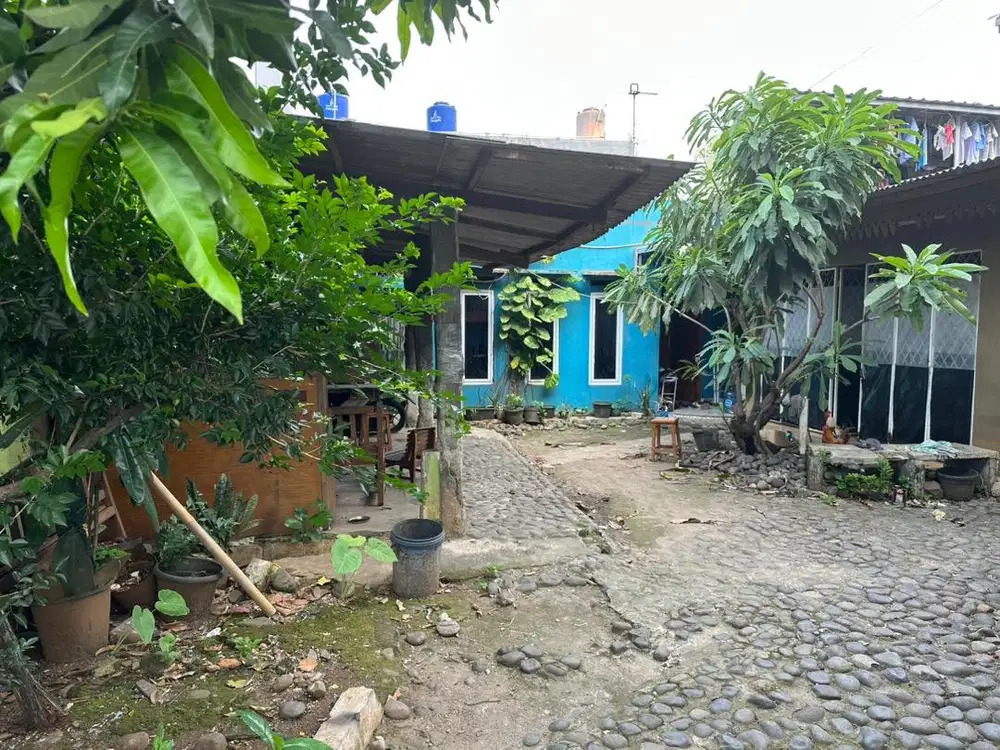 Rumah tinggal dan usaha di pinggir jalan raya jagakarsa