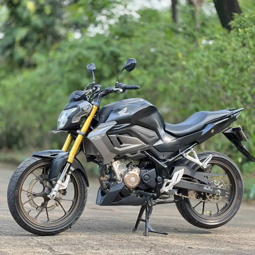 HONDA NEW CB 150R HITAM 2023 KM LOW PAJAK PANJANG KAYAK BARU
