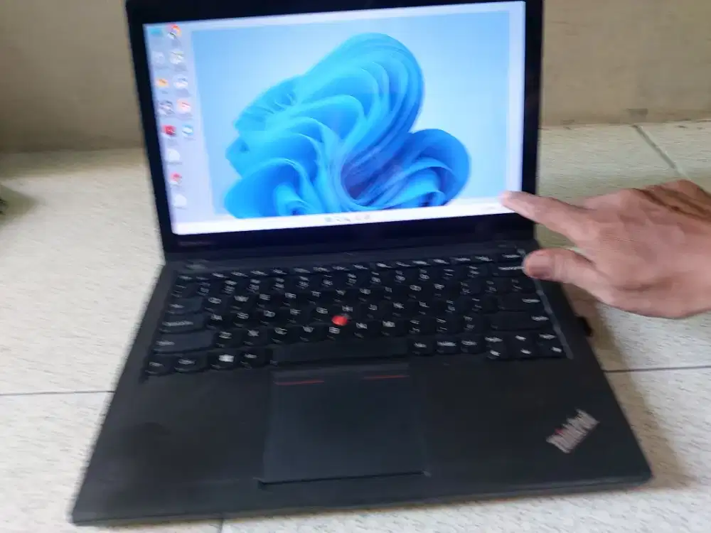 Lenovo thinkpad x250 layar sentuh