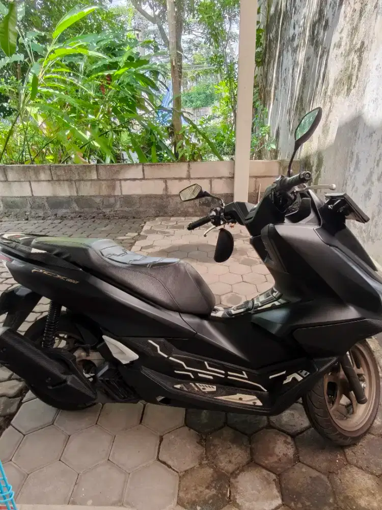 PCX 2025 ABS like new, km 2000,terawat ganti oli,servis,lengkap surat2