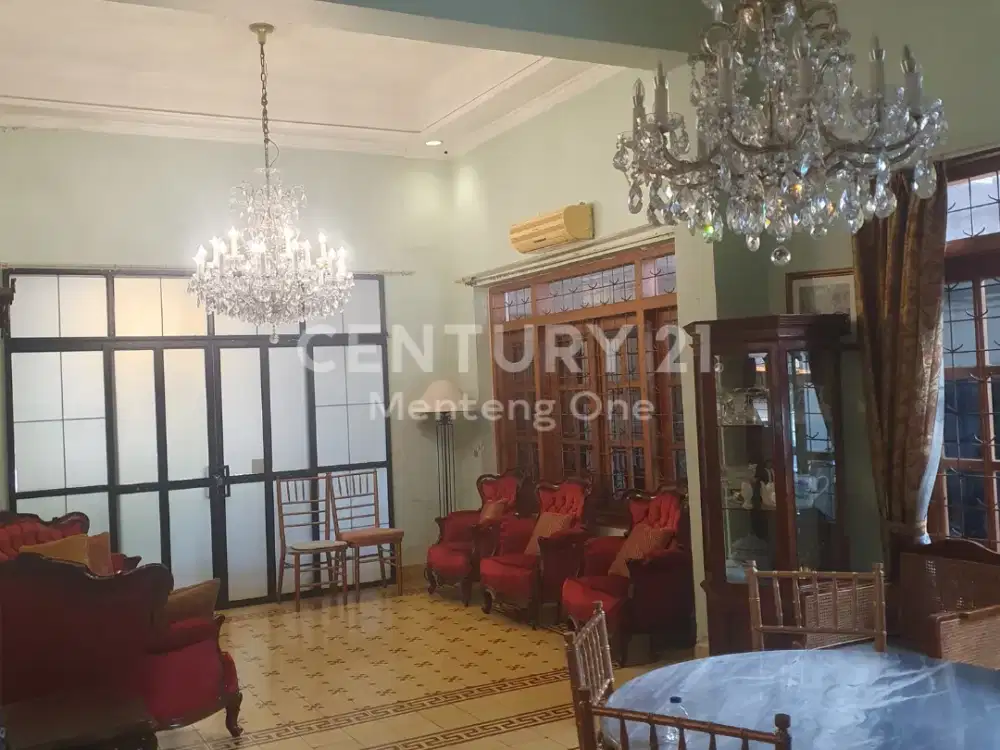 Rumah Mewah Strategis di Menteng Inti Jakarta Pusat – LT 750 m², LB 600 m², 2 Lantai