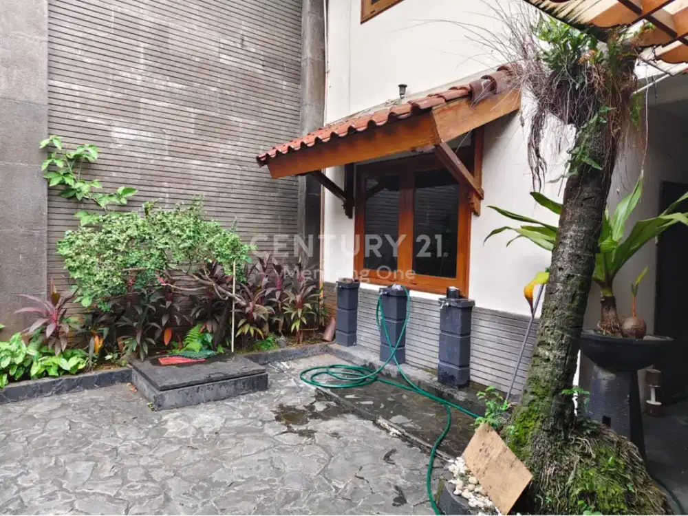 Dijual Rumah Mewah 2 Lantai di Menteng Inti, Jakarta Pusat – LT 722 m², LB 511 m², 5+3 Kamar, Harga Rp 56 M