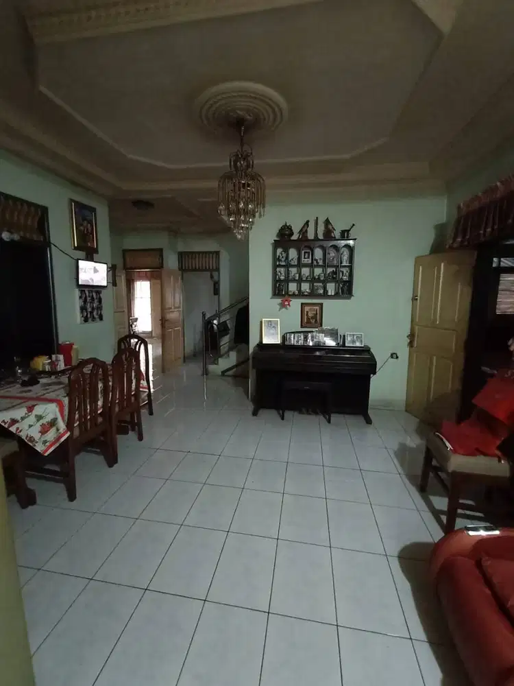 Dijual Rumah Strategis Hook di Antapani Bandung