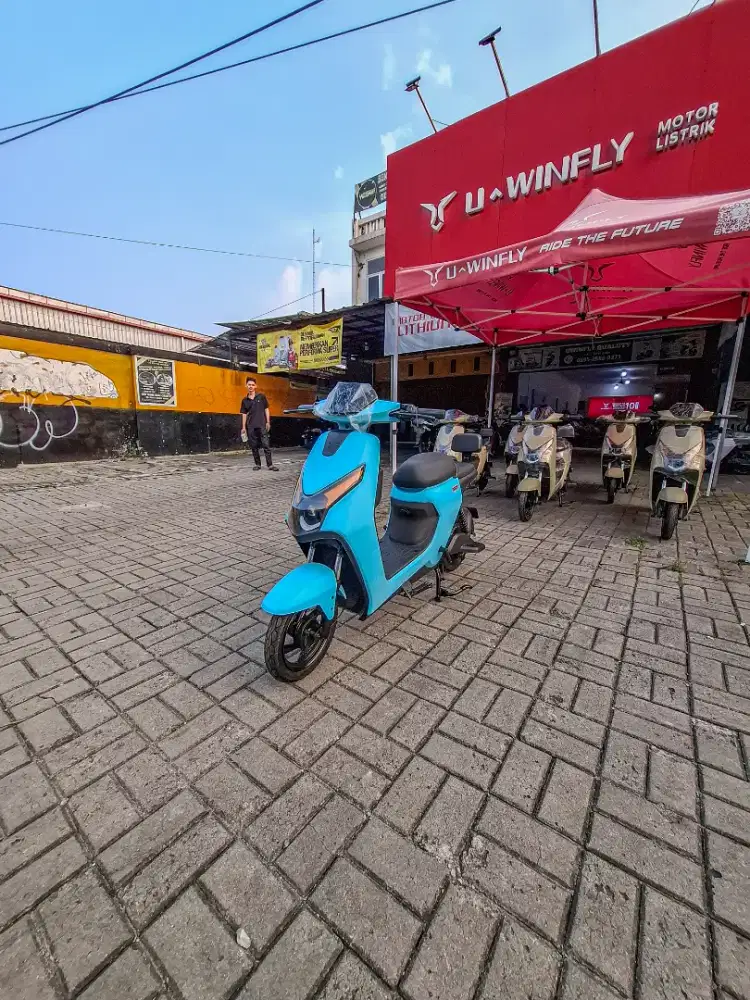 Sepeda Listrik Uwinfly baru D65 Biru keren malem hari