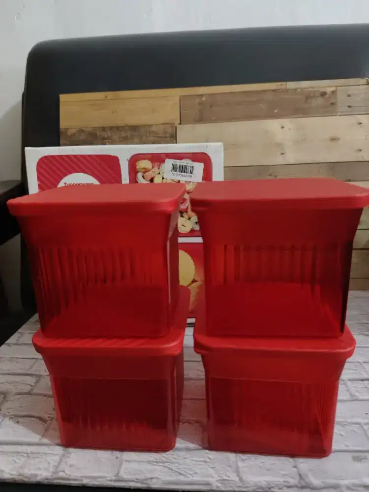 Tupperware small merah