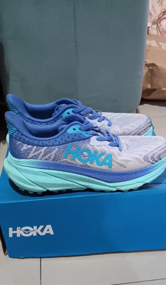 Sepatu hoka tracking