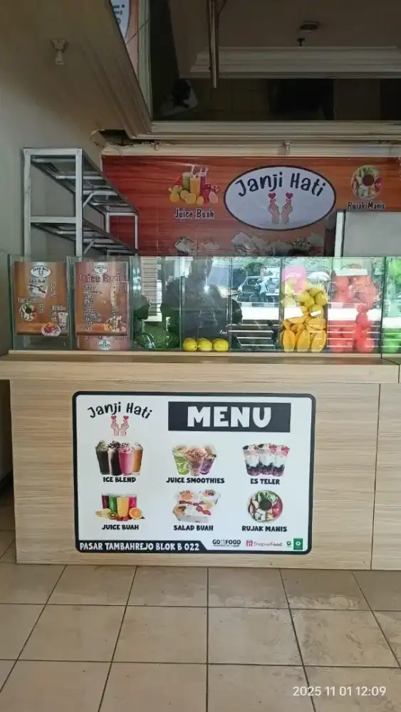 Meja etalase jus buah