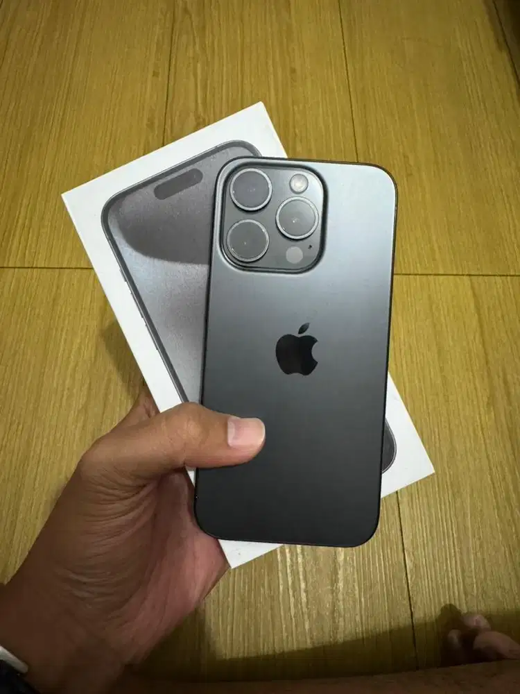 iPhone 15 pro 256gb black titanium
