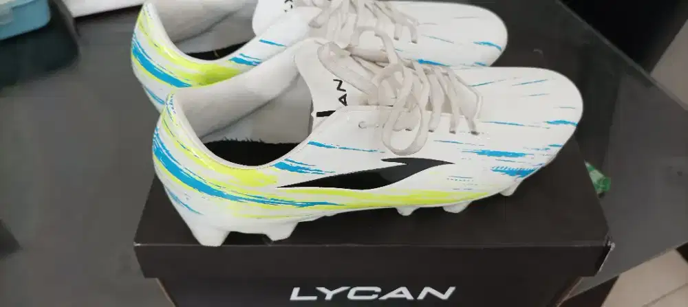 Sepatu sepak bola lycan V2 tundra FG size 43