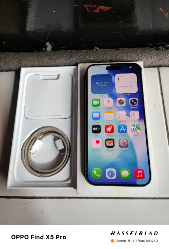 iPhone 15 ProMax Blibli fullset original normal layar ada baret