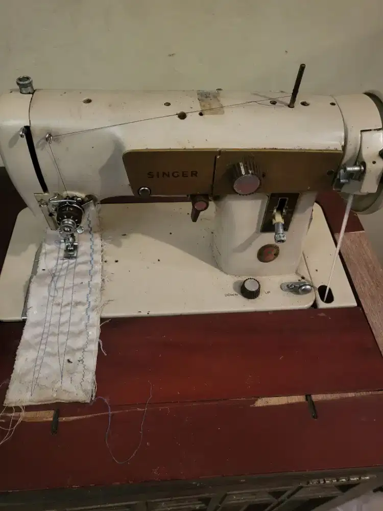 Mesin jahit Singer jadul