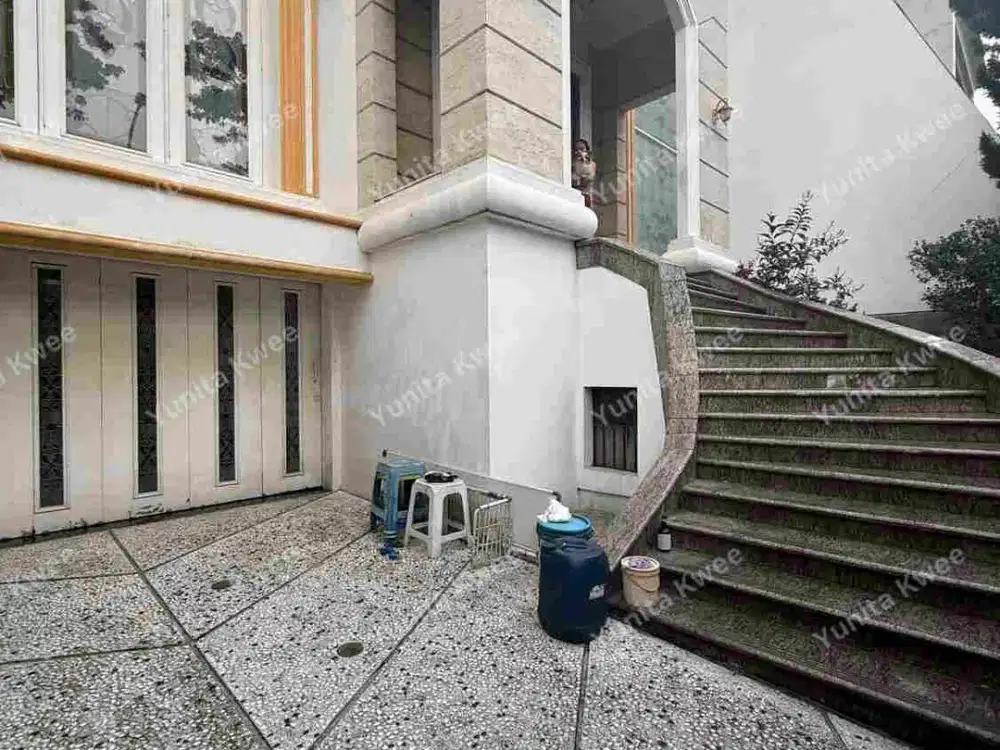 rumah Taman palem lestari mewah hadap selatan