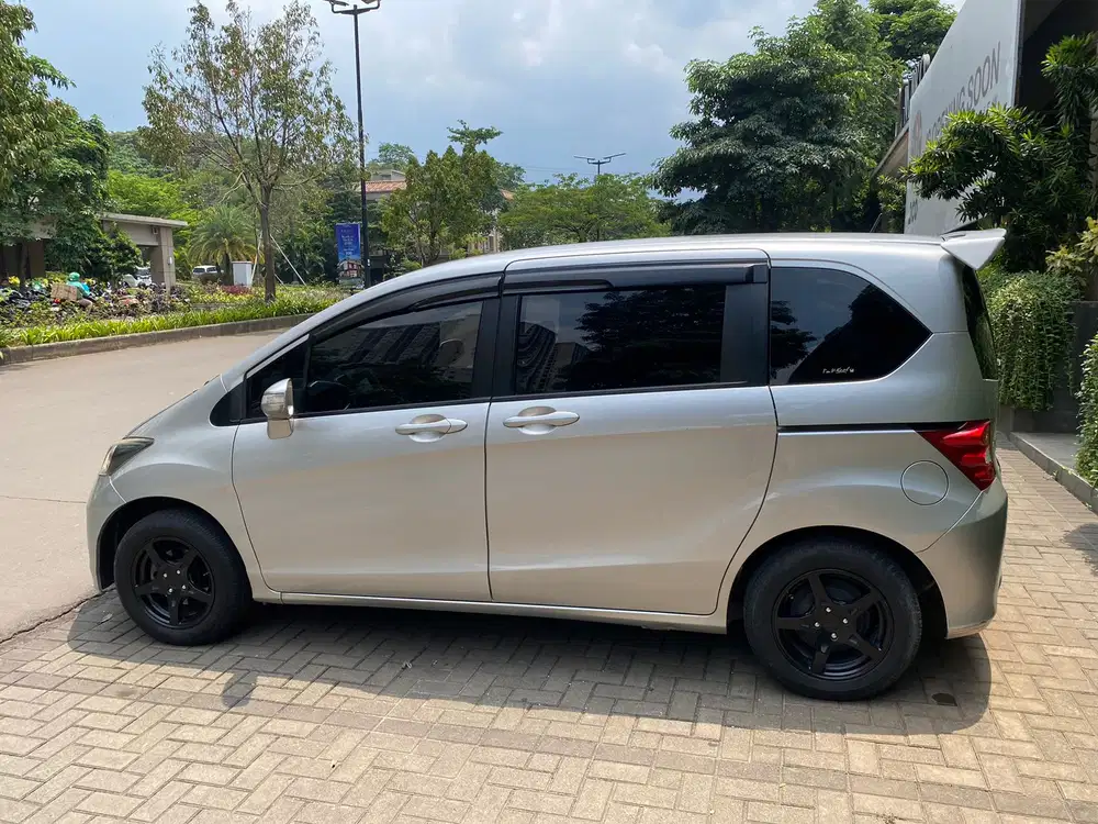 Honda Freed 2010 Bensin