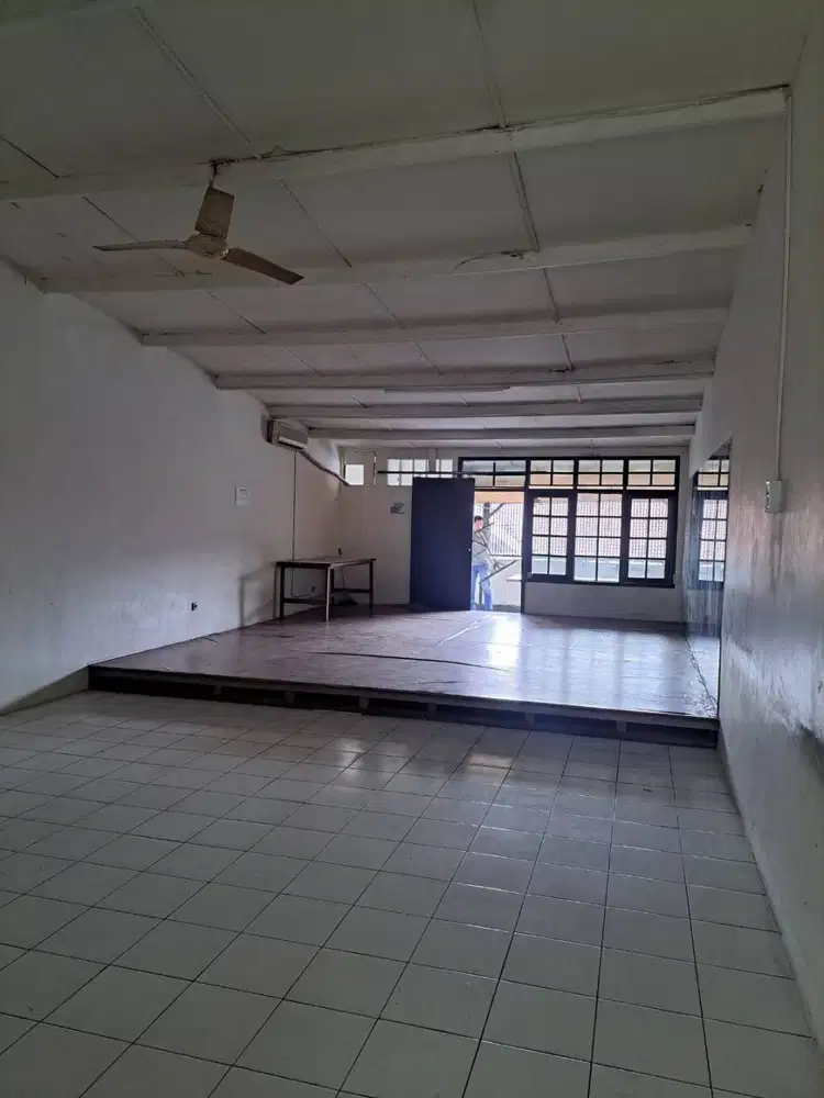 Setrasari Bandung disewa Ruko 4 Lantai pusat kota bandung siap pakai