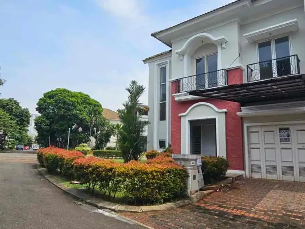 Rumah Cantik Siap Huni Posisi Hoek Cluster Crystal Summarecon Gading Serpong