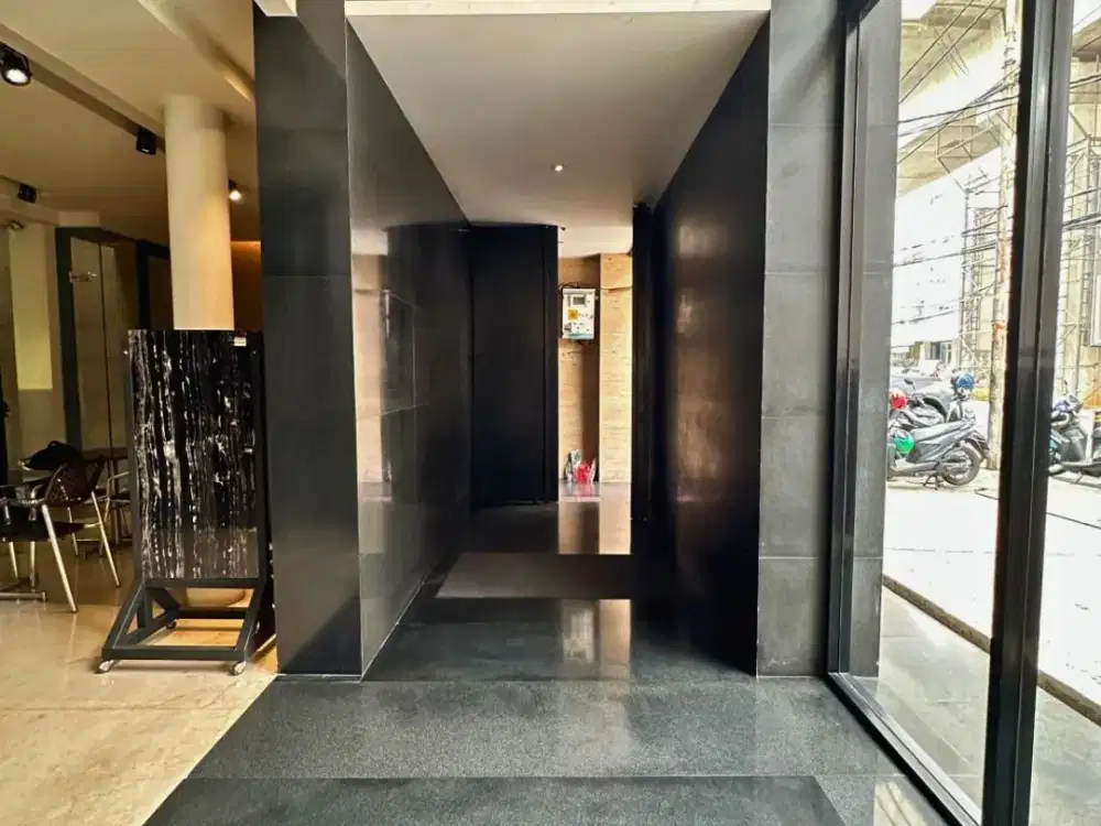 GEDUNG KOMERSIAL KEBAYORAN BARU 4Lt, Luas 409m2, Harga 17M