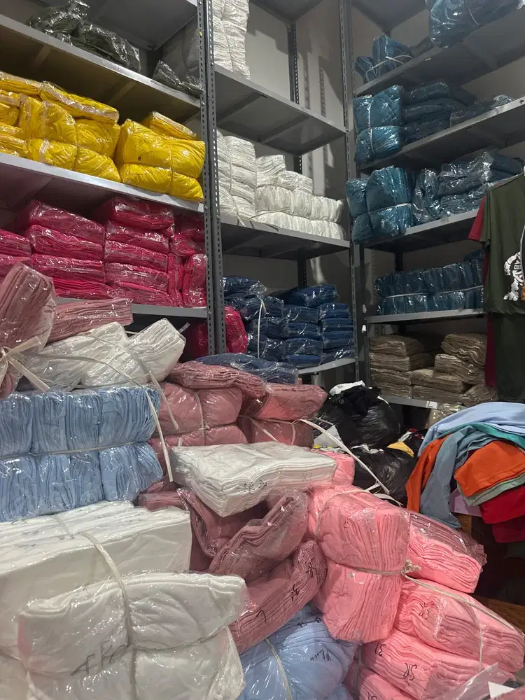 Admin Laki laki (packing dan lipat kaos)