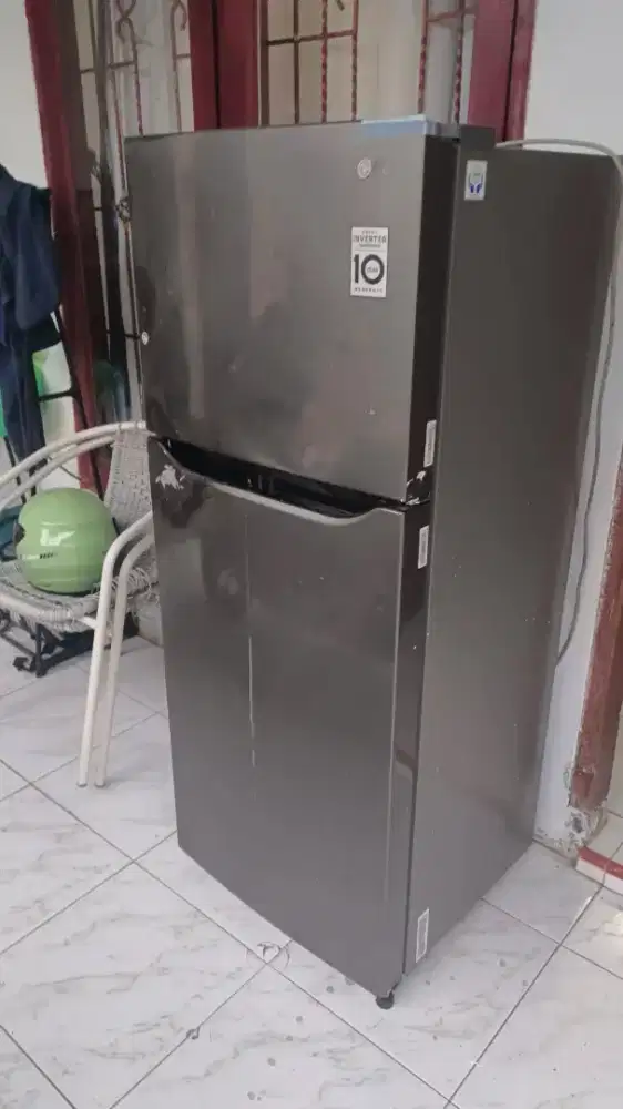 Dijual kulkas merek LG