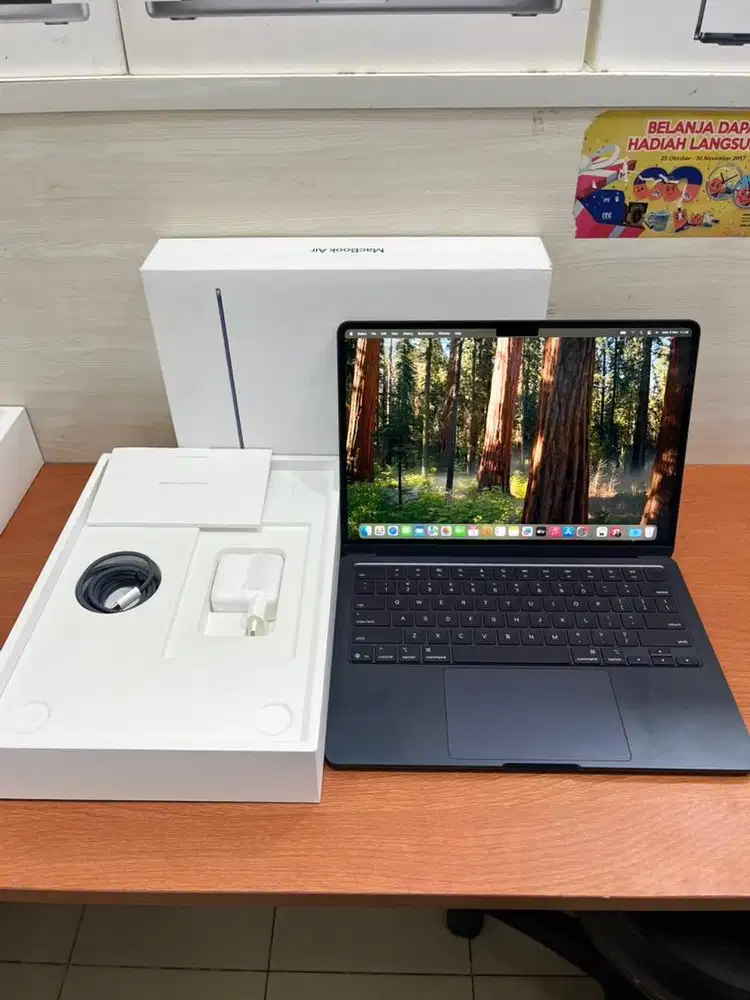 Second MacBook Air M4 13 inch 2025 16/512GB Midnight Garansi iBox