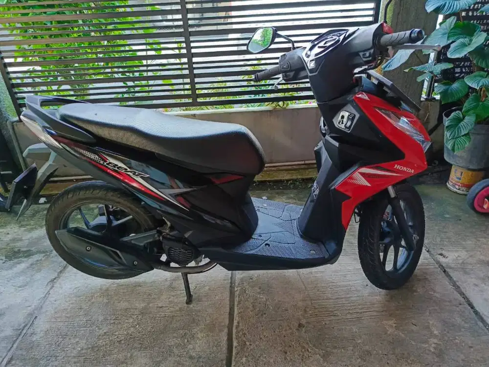 Honda Beat Merah-Hitam tahun 2021 lengkap sehat
