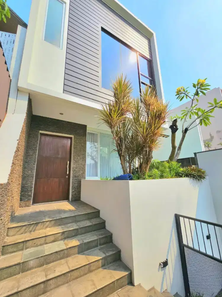 Disewakan Rumah Mewah Dengan Privat Pool Di Jati Padang, Jaksel
