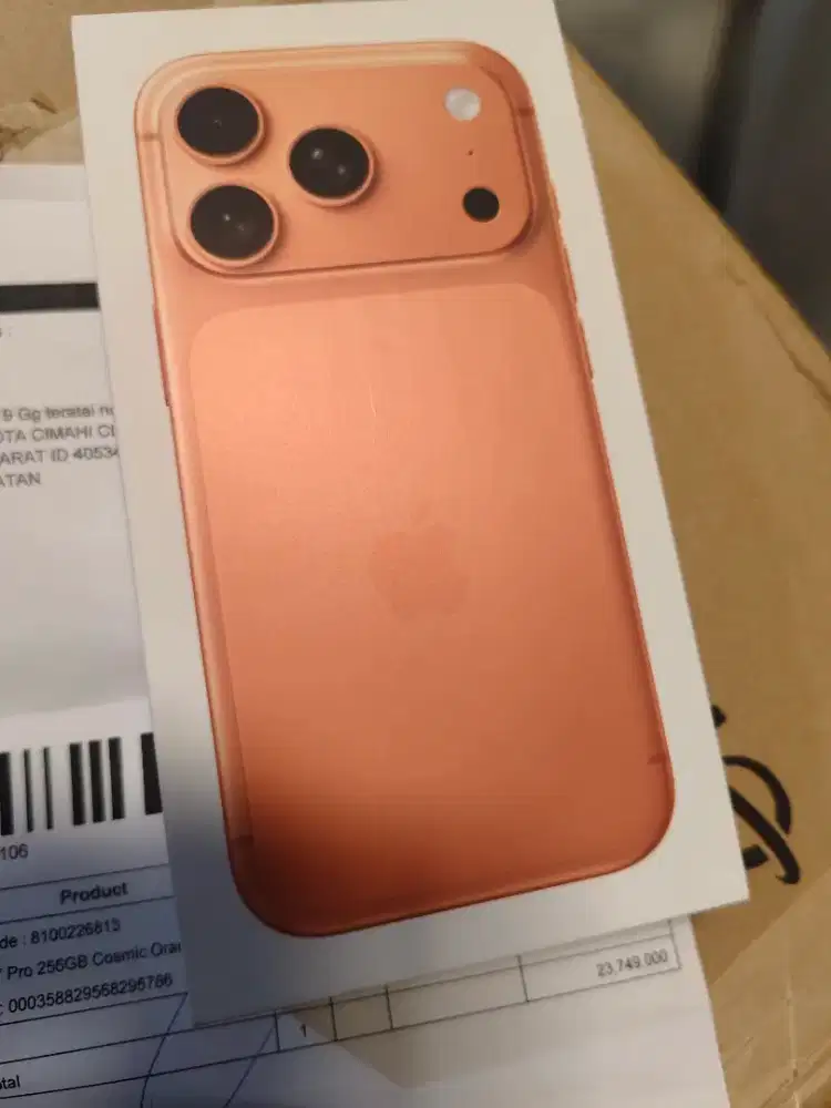 Iphone 17 pro cosmic orange