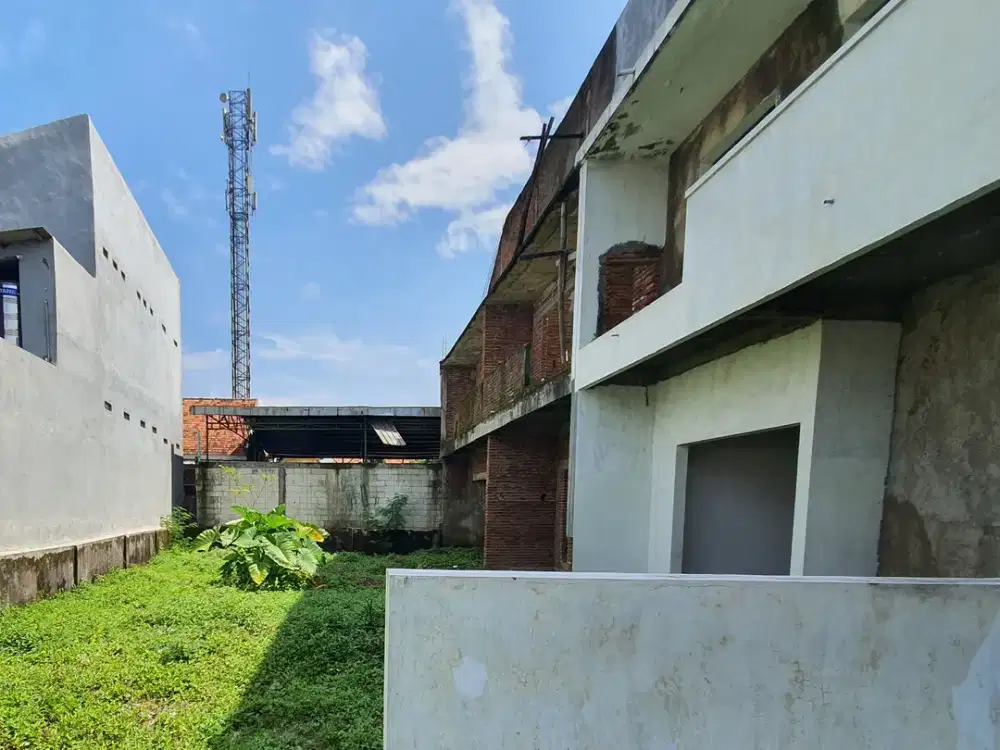 Rumah Pinggir Jalan Raya Gadang Kota Malang