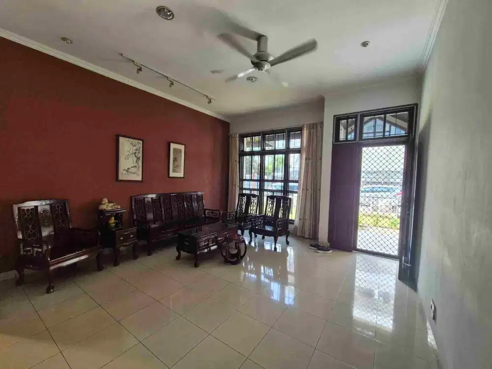 jual villa mewah inti kota Putri Hijau komplek Emerald Garden