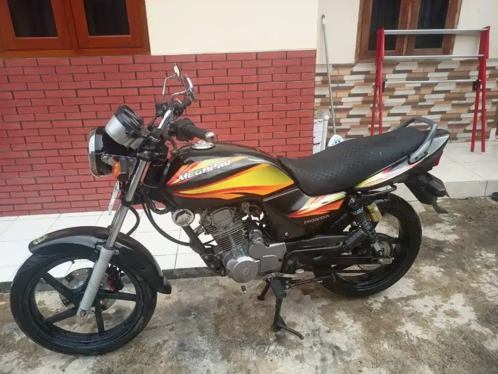 Megapro 2003 orisinil pajak Depok hidup