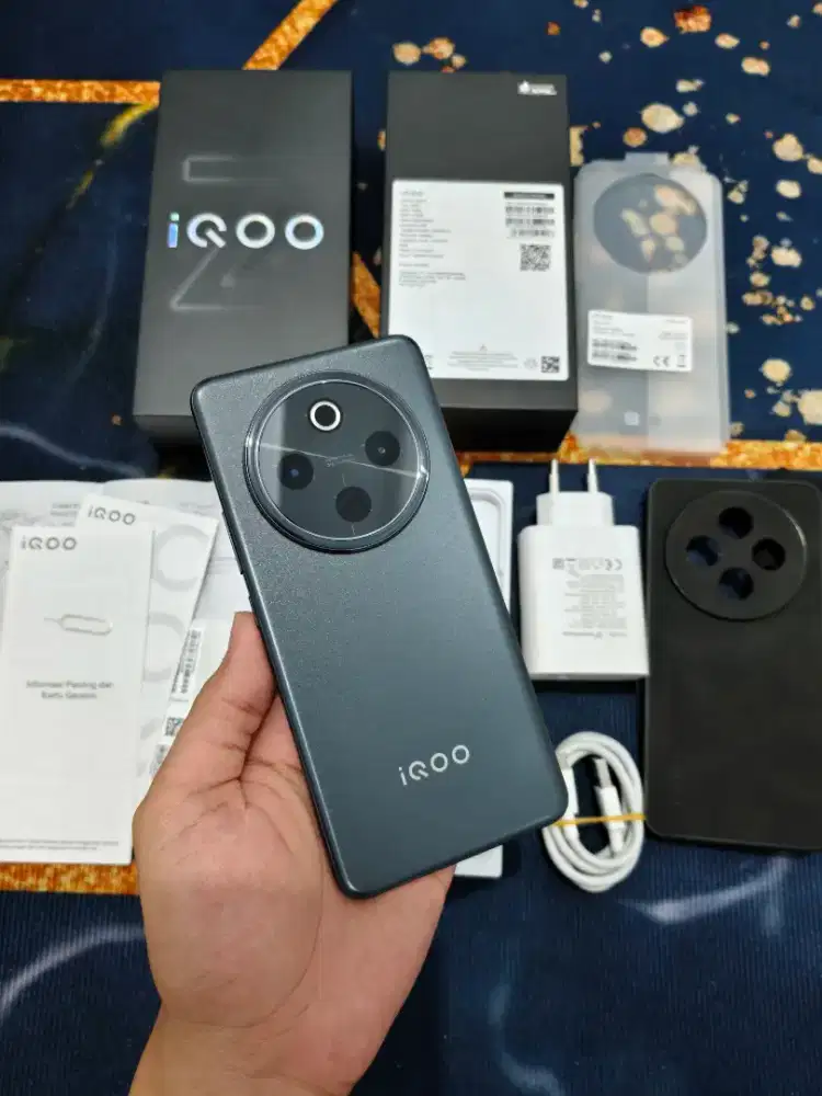 Vivo IQOO Z10 5G Black Hitam Ram 12GB Rom 512GB