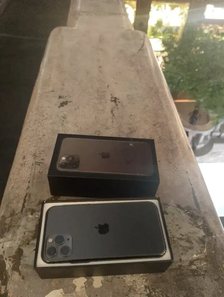 Iphone 11 pro max 256gb terbagi jadi satu