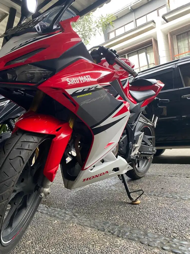 Dijual Honda CBR 150R Racing Red 2021 low