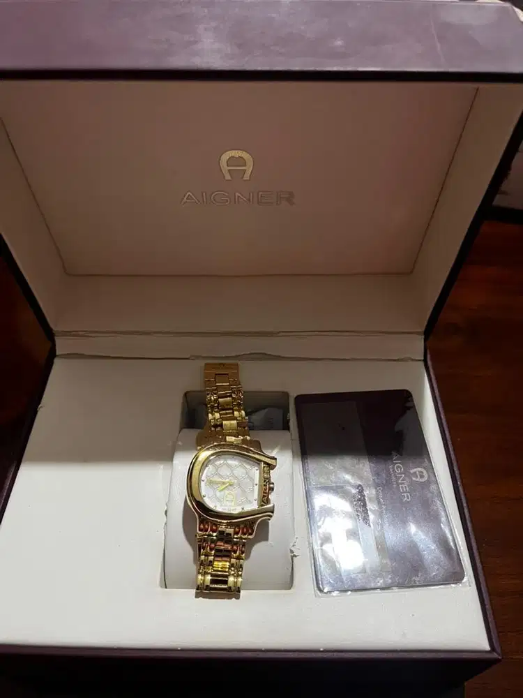 Jam Tangan Wanita Etienne Aigner