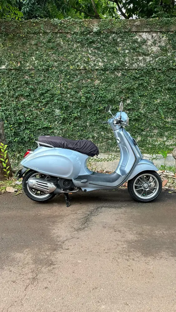 Vespa Primavera S150 i-get 2021 - Grey Delicato (KM Low)