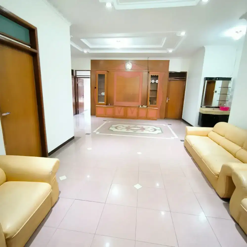 Rumah bagus siap huni bisa kantor di cluster Batununggal indah estate