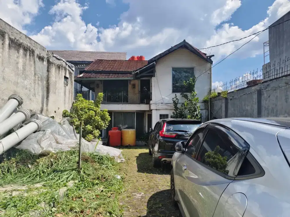 Dijual rumah hitung tanah mainroad Setiabudi