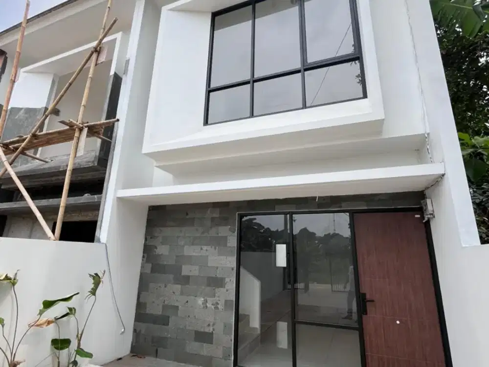 Hunian Mewah Siap Huni dengan Tanah Super Luas Akses 2 Mobil dekat Tol