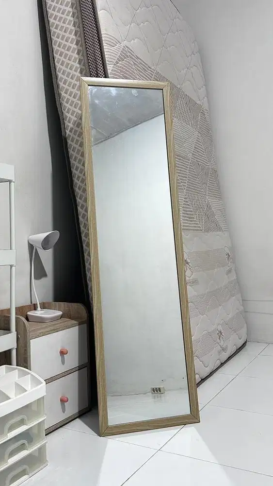 DIJUAL CERMIN (cocok untuk anak kos)