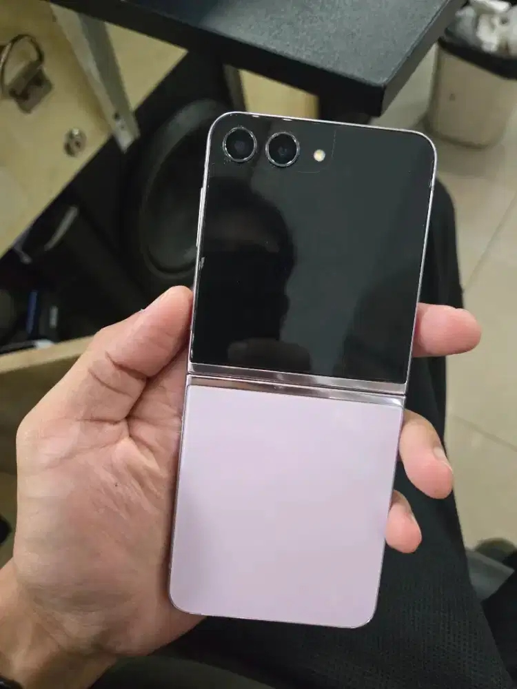 samsung Z flip5 ram8/256Gb fullset resmi sein