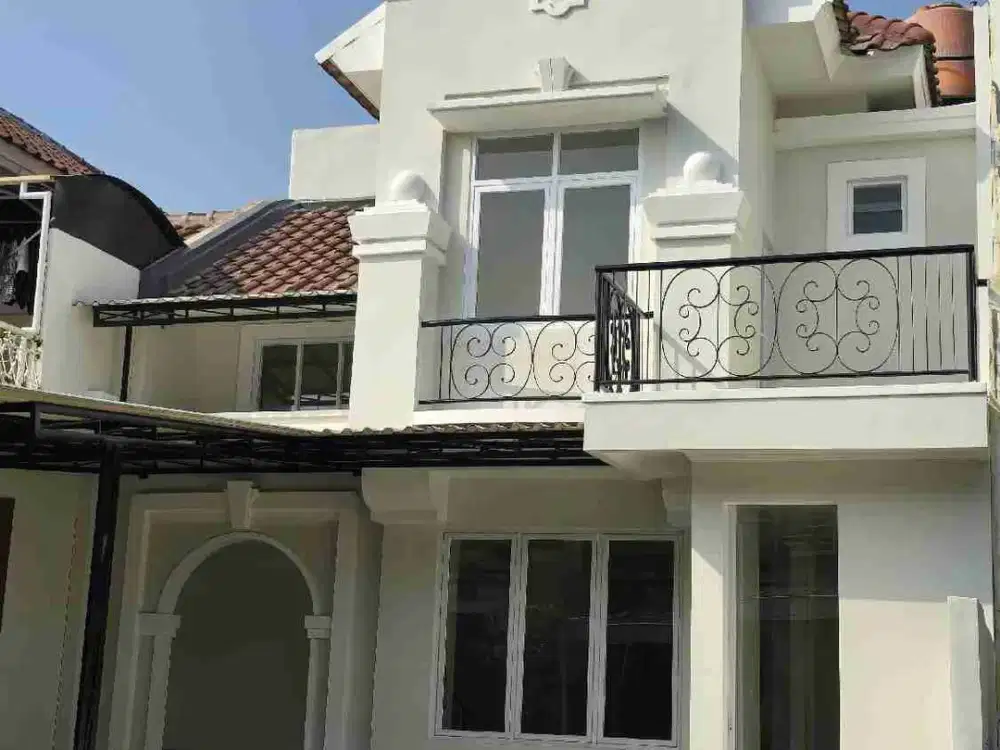 DIJUAL RUMAH Legenda Wisata, cluster depan like new.