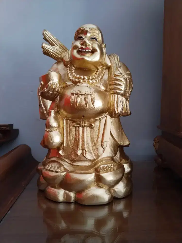 Bilik patung Buddha tertawa emas