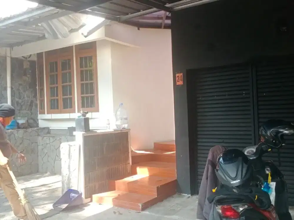 Bisa Untuk Usaha, Rumah Berlokasi Strategis Diarea Halimun, Lengkong, Bandung