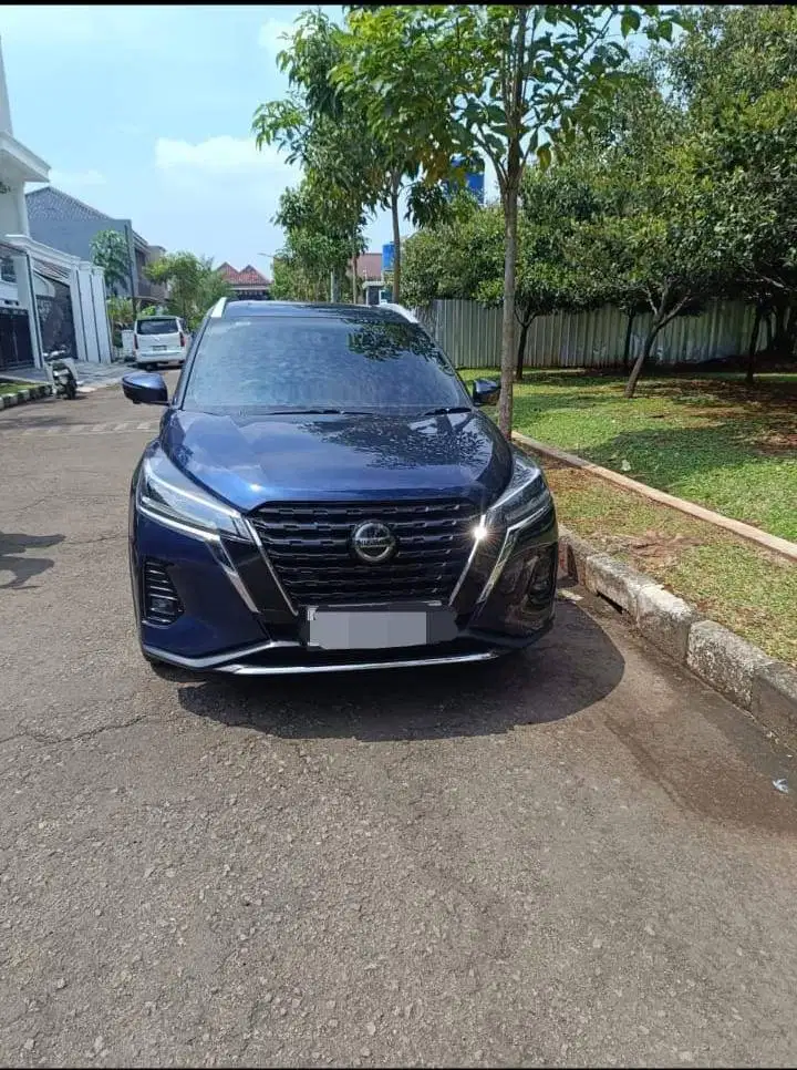 Nissan Kicks SUV e-power ( Hybrid ) varian Biru Tahun 2021