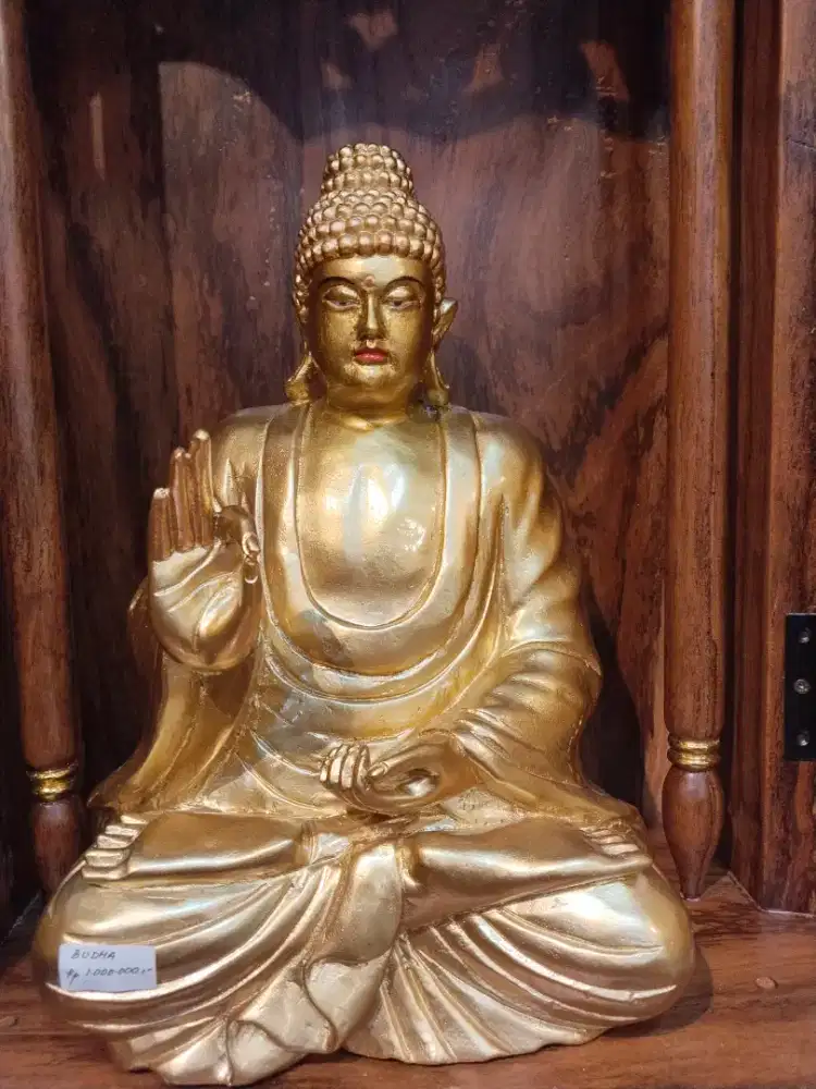 Patung Buddha emas