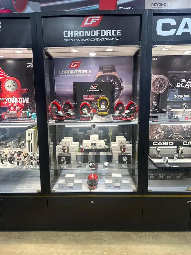 LEMARI DISPLAY JAM TANGAN BEKAS TOKO JUAL SATUAN