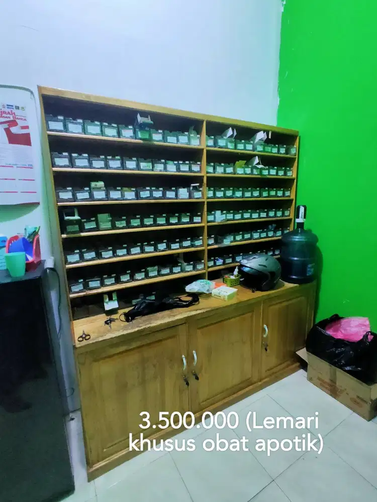 Dijual lemari bekas obat