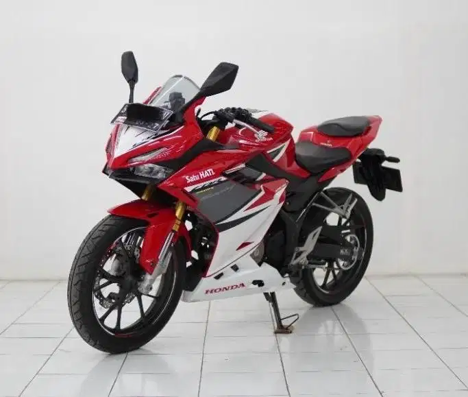 Dijual Honda CBR 150R Racing Red 2021 low