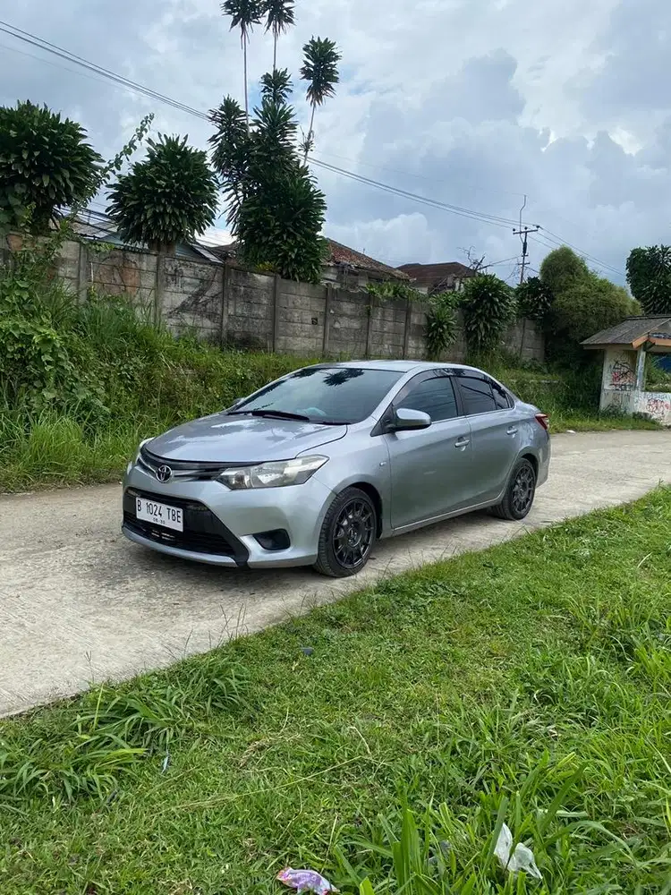 Toyota Limo 2013 Bensin