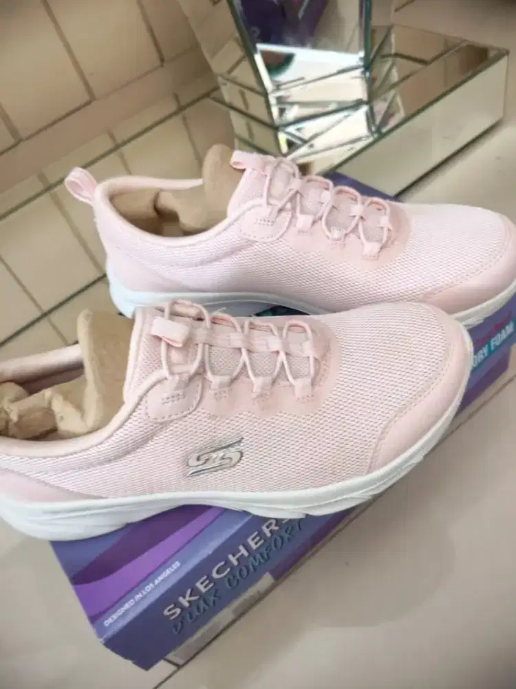 Sepatu Skecher Size 38