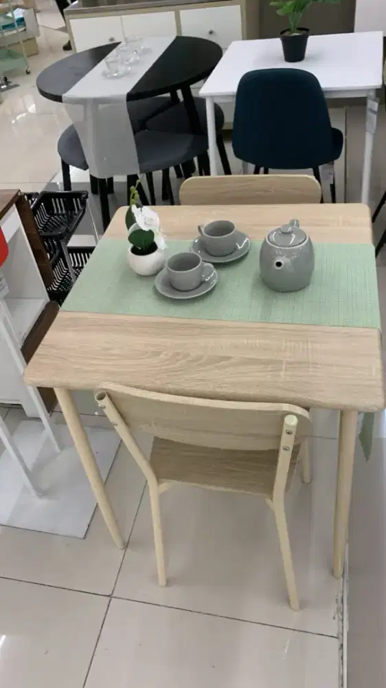 Meja Set Kursi Lamira